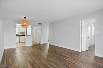 Building Photo - 170 Turtle Lake Ct
