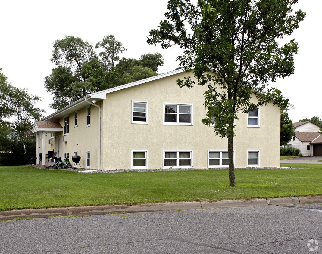 Building Photo - 705 3rd St E