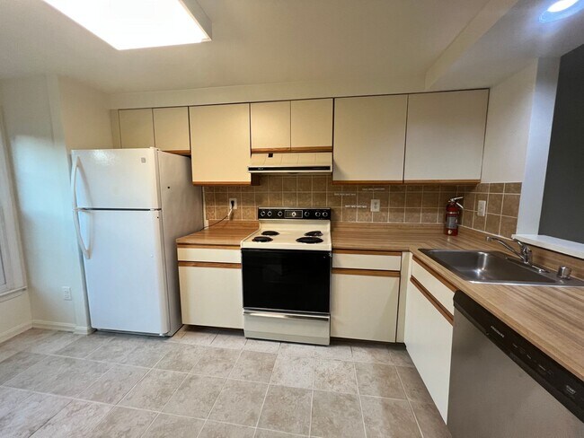 Foto del edificio - Lovely 3 BR/3.5 BA Townhome in Gaithersburg!