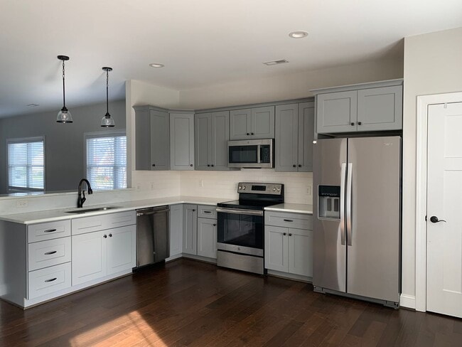 Foto del edificio - Cornerstone Townhomes-Convenient Timberlak...