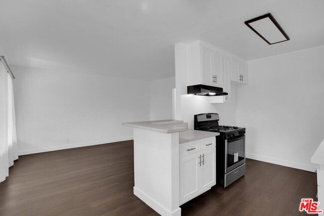 Building Photo - 1100 W Glendon Way
