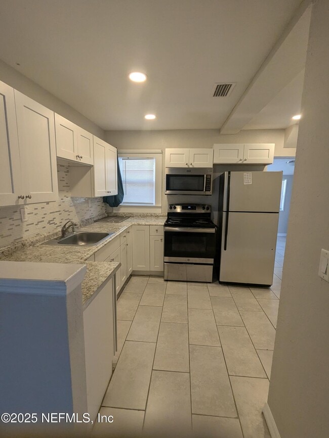 Foto del edificio - 1053 Kenmore St