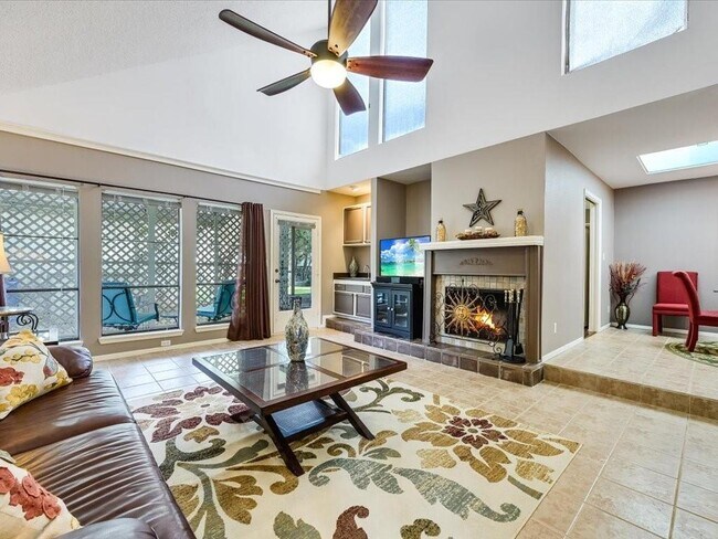 Building Photo - 30 Casa Verde St
