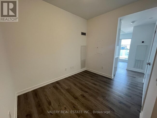 Building Photo - 1480 Bayly St