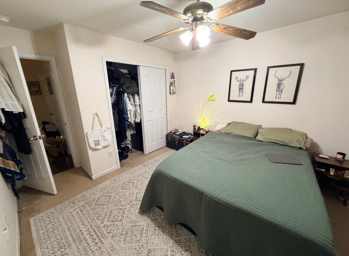 Habitación tal como la tenía configurada el inquilino anterior - 3926 Hunter Hill Ln