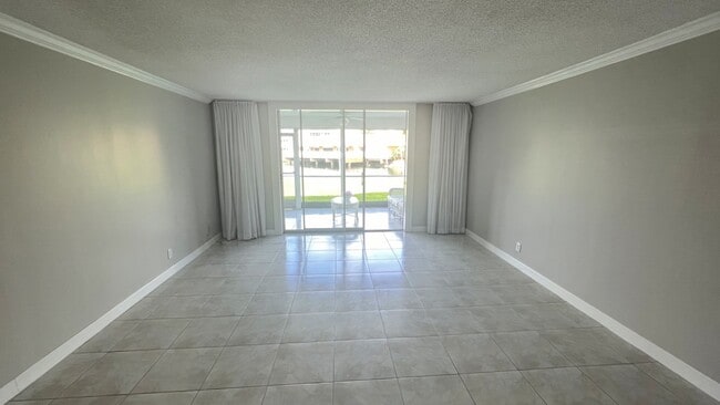 Living room and screened-in porch. - 1024 SE 3rd Ave