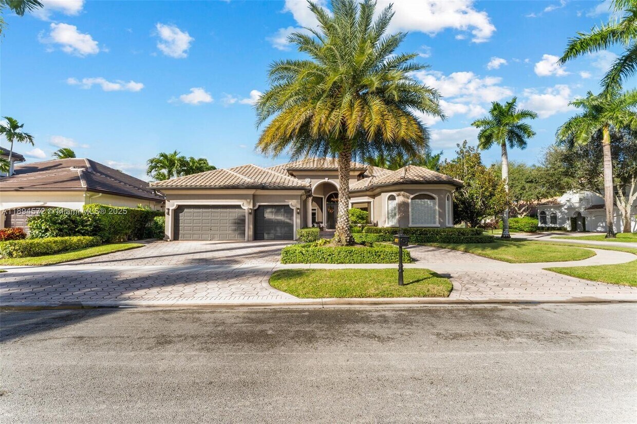 Foto principal - 10775 Blue Palm St