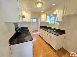 Building Photo - 1413 W 99th St