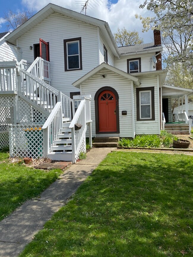 Building Photo - 433 Spink St.