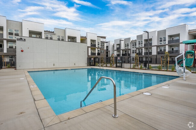 Piscina - Fiddyment Apartments