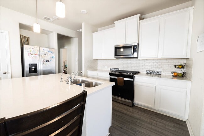 Building Photo - 7155 Blue Oak Dr