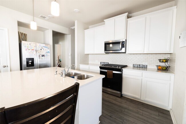 Foto del edificio - 7155 Blue Oak Dr