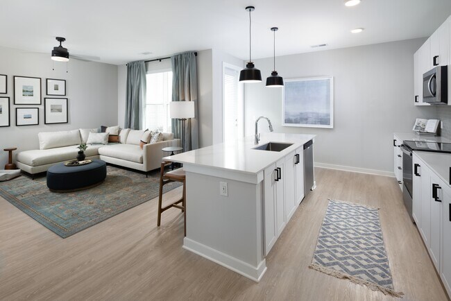 Building Photo - Avalon Lake Norman