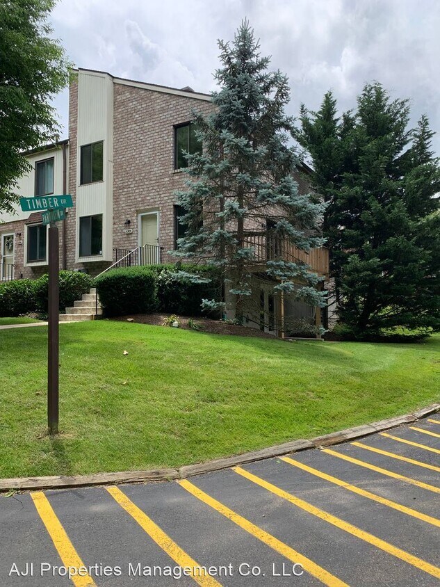 2 br, 1.5 bath House 6505 Hilltop Drive House Rental in Brookhaven