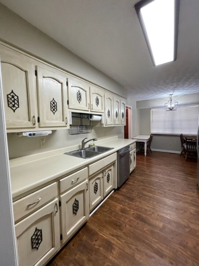 Building Photo - City of Maryville 37803 - 3 bedroom, 2 bat...