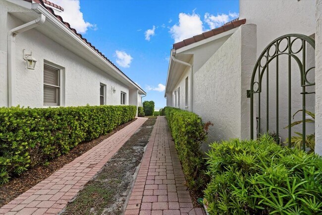 Foto del edificio - 2254 Harbour Ct Dr