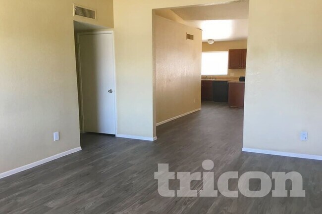 Foto del edificio - 10710 W Sells Dr