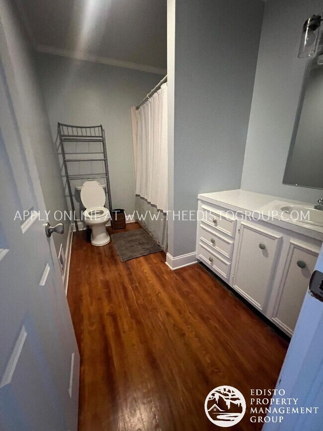 Building Photo - Spacious 2-Bedroom Country Home with Expan...