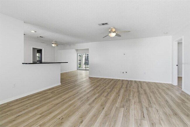 Foto del edificio - 5223 Shadow Lawn Dr