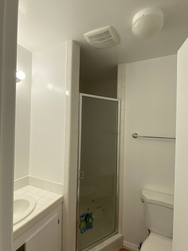 2nd bathroom - 650 Kensington Rd