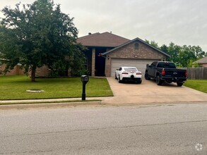 Building Photo - 1605 Abraham Dr