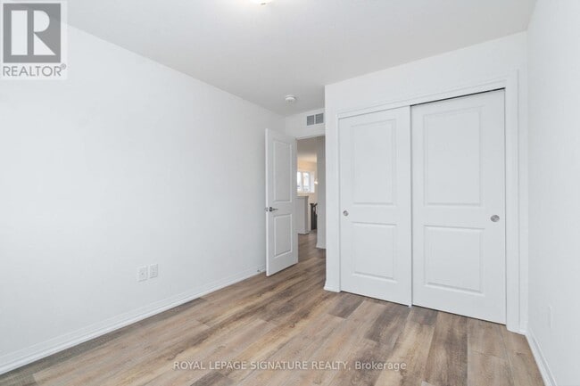 Building Photo - 126 Bur Oak Dr