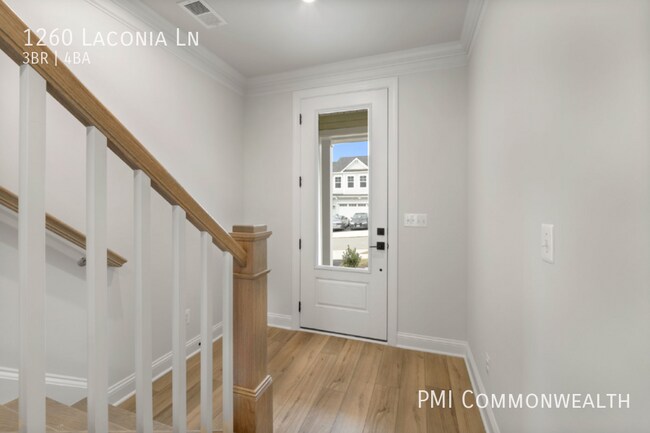 Building Photo - 3 Bed / 2 Full / 2 Half Bath Townhouse (Av...