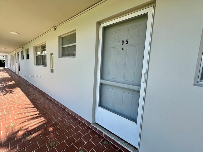 Foto del edificio - 1750 NE 191st St