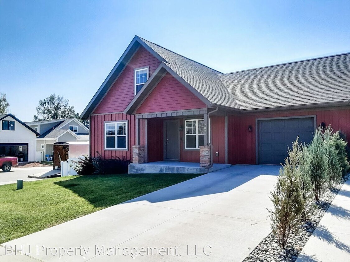 Primary Photo - 3 br, 2 bath House - 2036 Skyview West