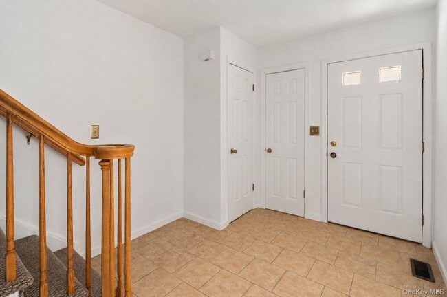 Building Photo - 46 Winterberry Cir