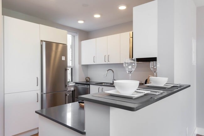 Photo du bâtiment - 2400 Bathurst St