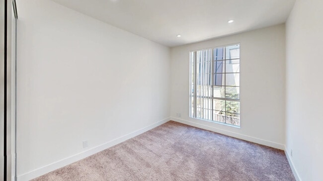 Second Bedroom - URBANLUX FLEUR PREMIUM