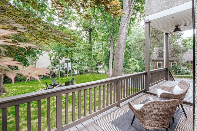 Foto del edificio - 126 Maywood Ln