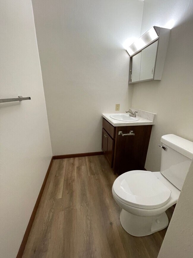 Building Photo - 519-F S Silverwood Lane