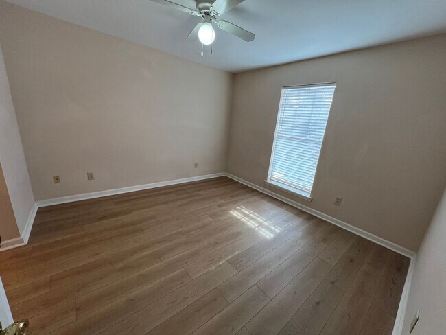 Foto del edificio - 2 bed 1 bath Available now!