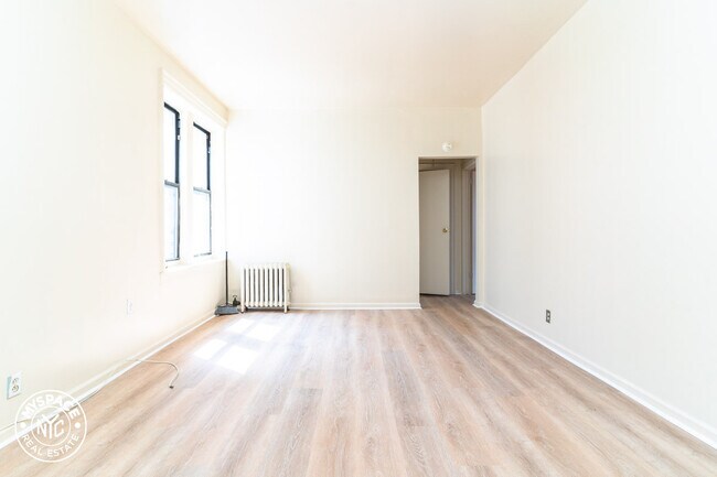Foto del edificio - 497 Linden Blvd