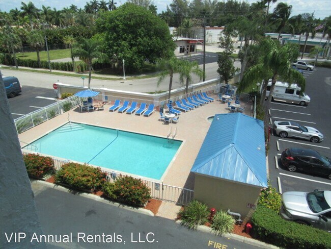 Building Photo - 2885 Palm Beach Blvd