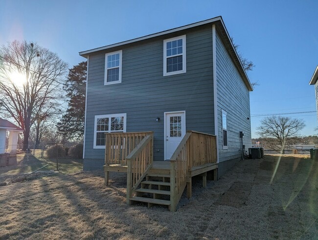 Building Photo - 141 S Bluff Ave