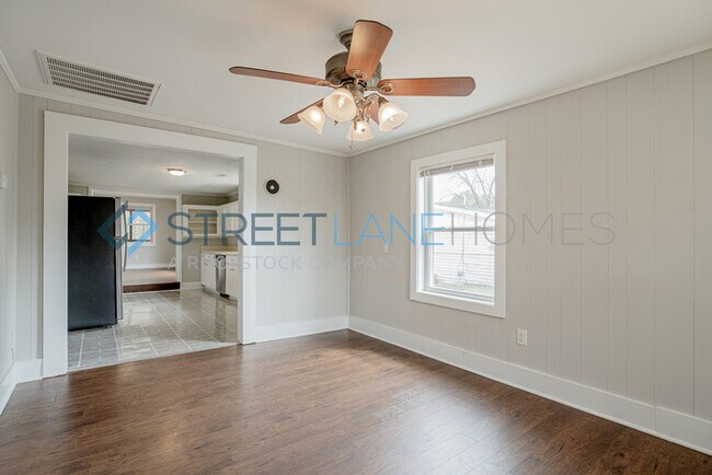Building Photo - NOW OFFERING $250 OFF FIRST FULL MONTH IF ...