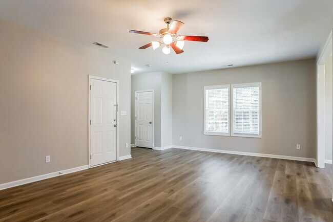 Building Photo - 402 Star Ruby Dr