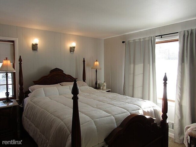 Foto del edificio - 3 br, 1.5 bath House - 282 Cook Hill Road