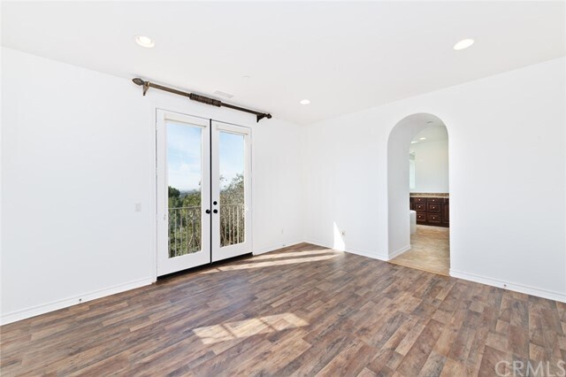 Foto del edificio - 27 Crimson Rose