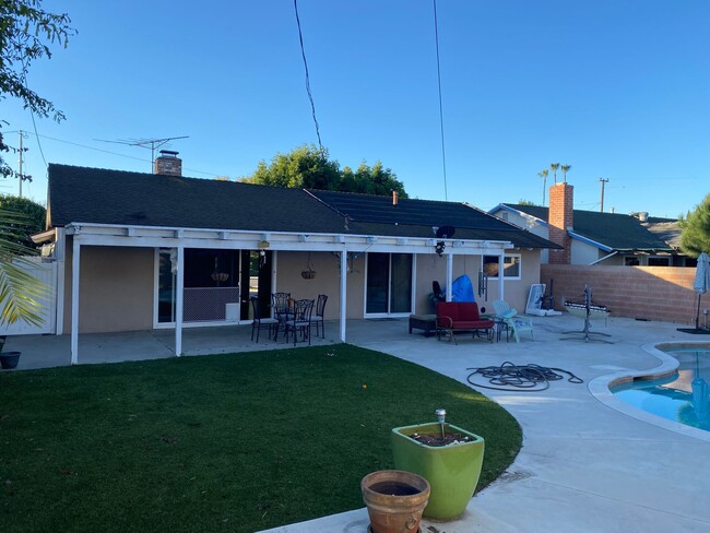 Building Photo - Beautiful 3 bedroom home with pool in Fountain Valley