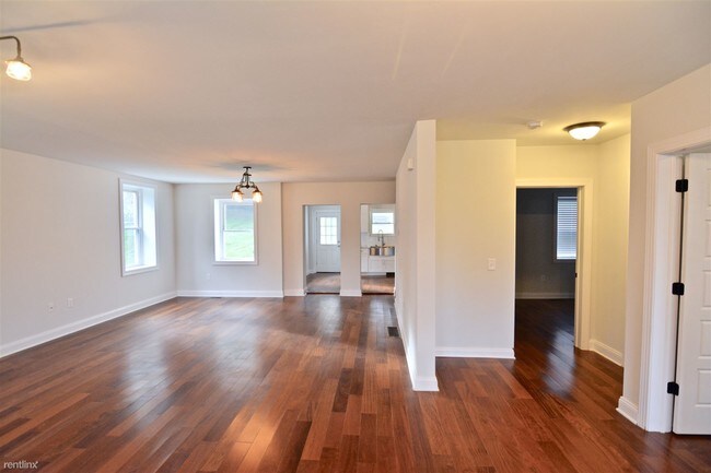 Building Photo - 147 Lachenour Ave