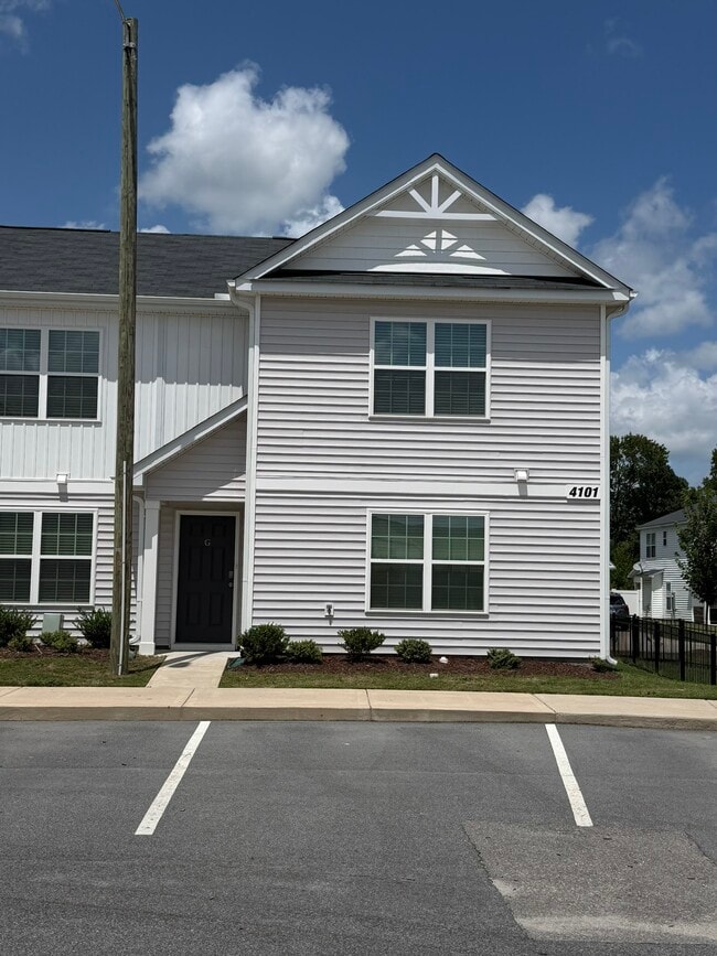 Building Photo - 4101 Laurel Ridge Dr