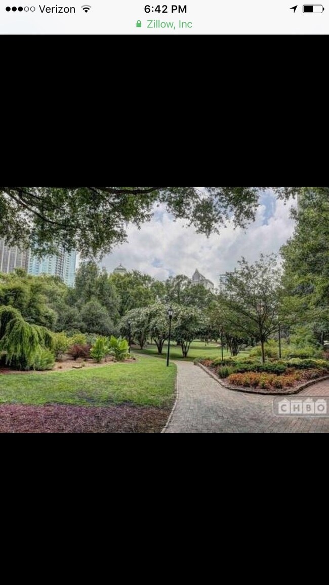 Foto del edificio - 417 W 8th St