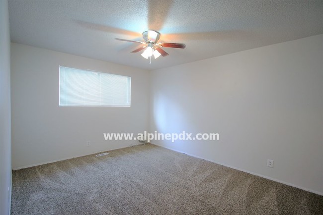 Building Photo - Duplex In Forest Grove