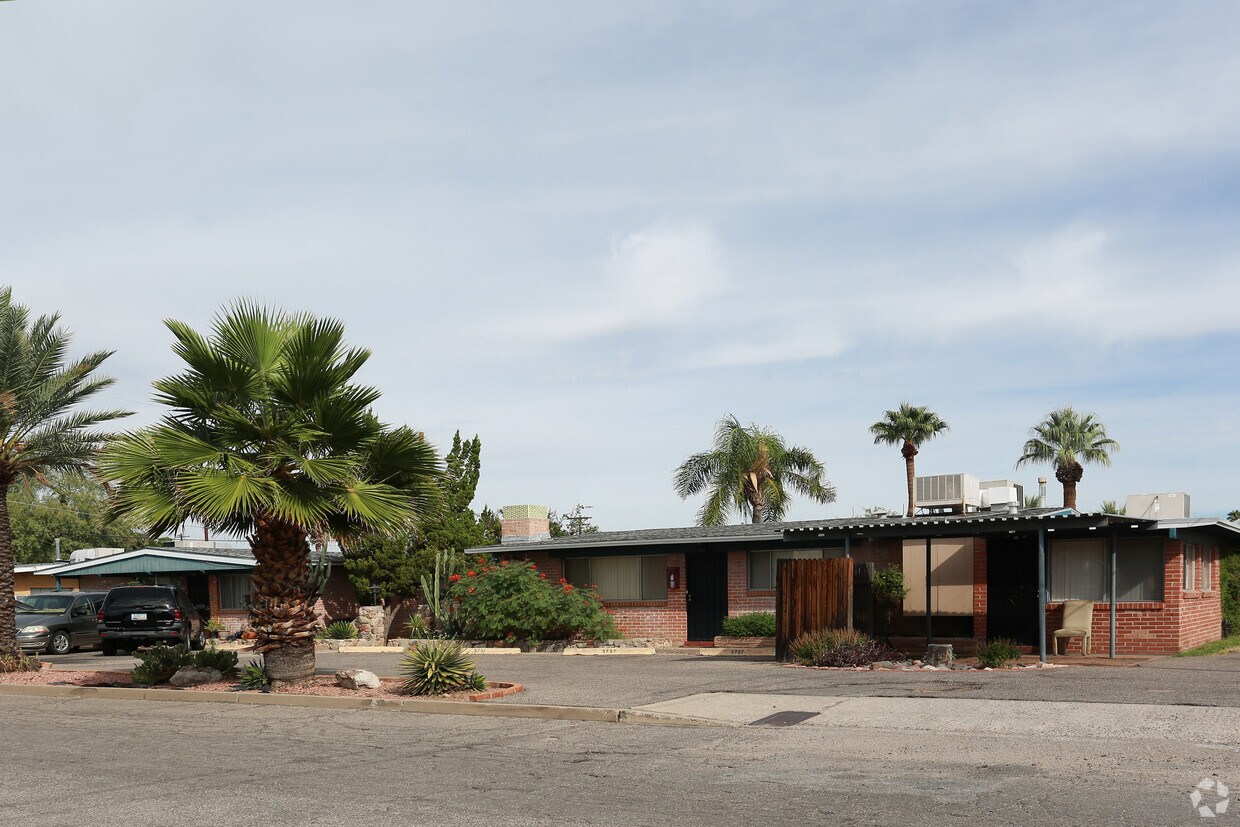 Foto del edificio - 3737 E 4th St