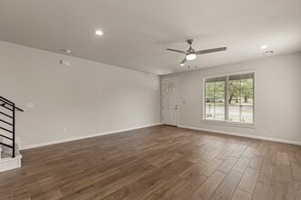 Building Photo - 319 W Commercial St