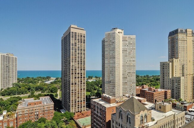 Building Photo - 2700 N Hampden Ct